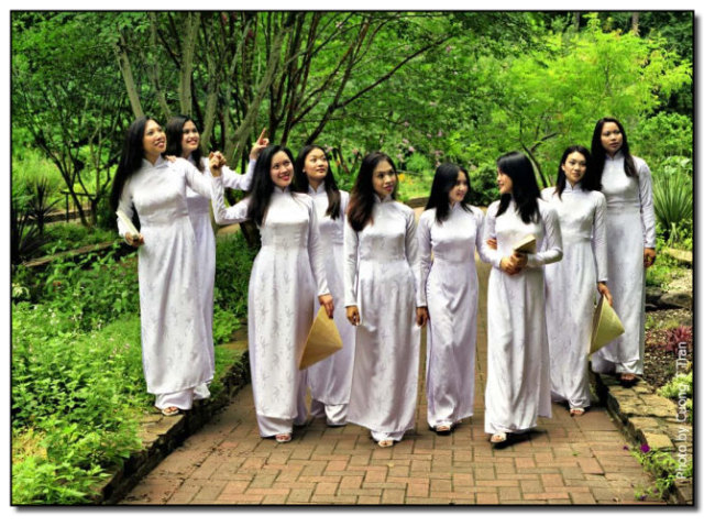 ສຳນັກພິມຈຳຫນ່າຍອັກຊັງຕີນອອກສິ່ງພິມສະບັບພິເສດຍ້ອງຍໍແມ່ຍິງຫວຽດນາມ